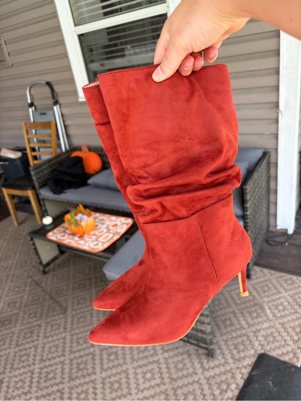 Women's Slouchy Pointed-Toe Mid-Heel Boots - Red